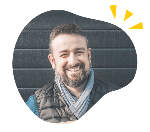 Homme souriant chez Talk.