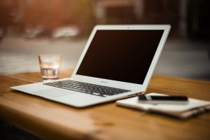 Use you laptop to find and recognize reliable movers Arizona