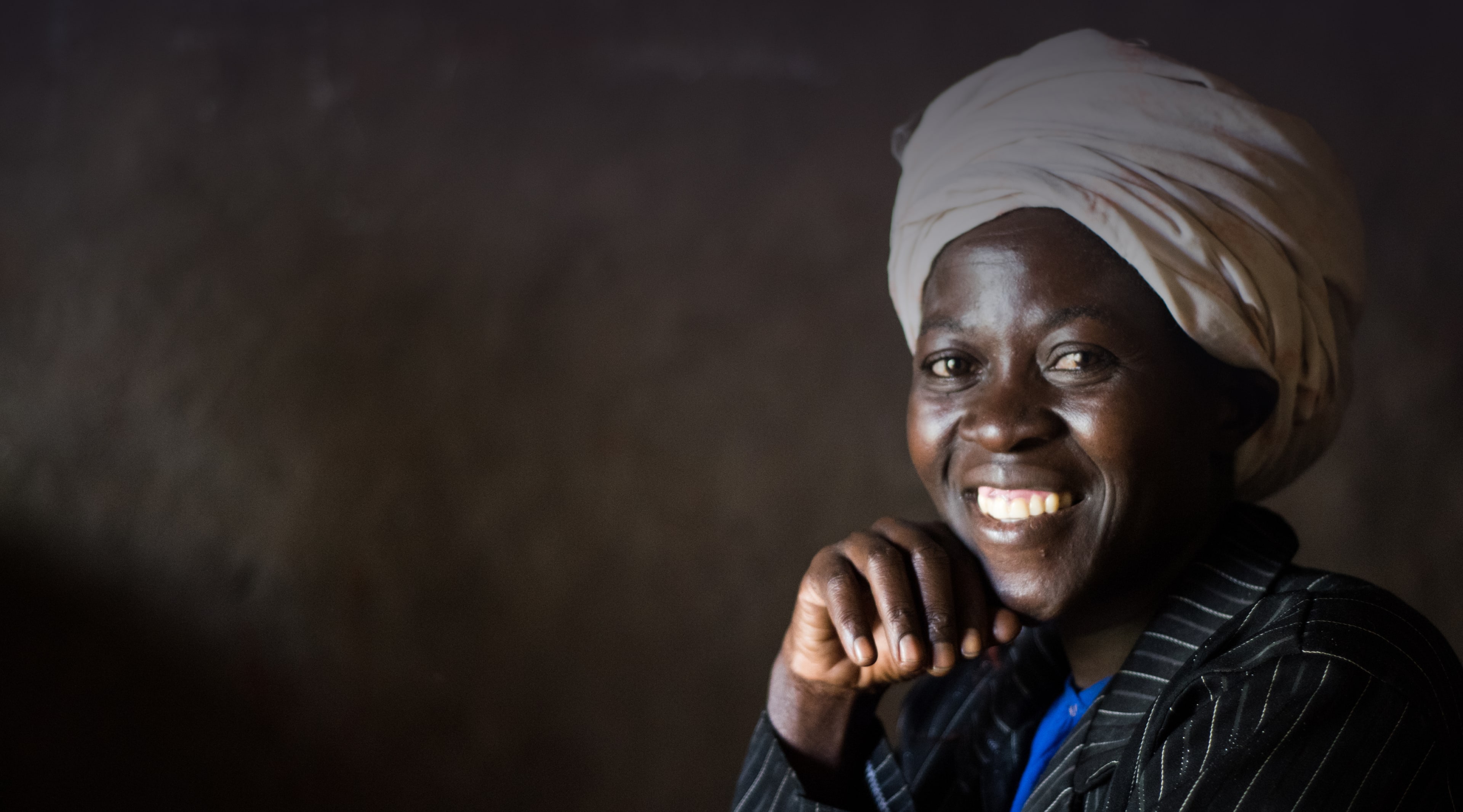 A Kenyan farmer smiles wamrly.