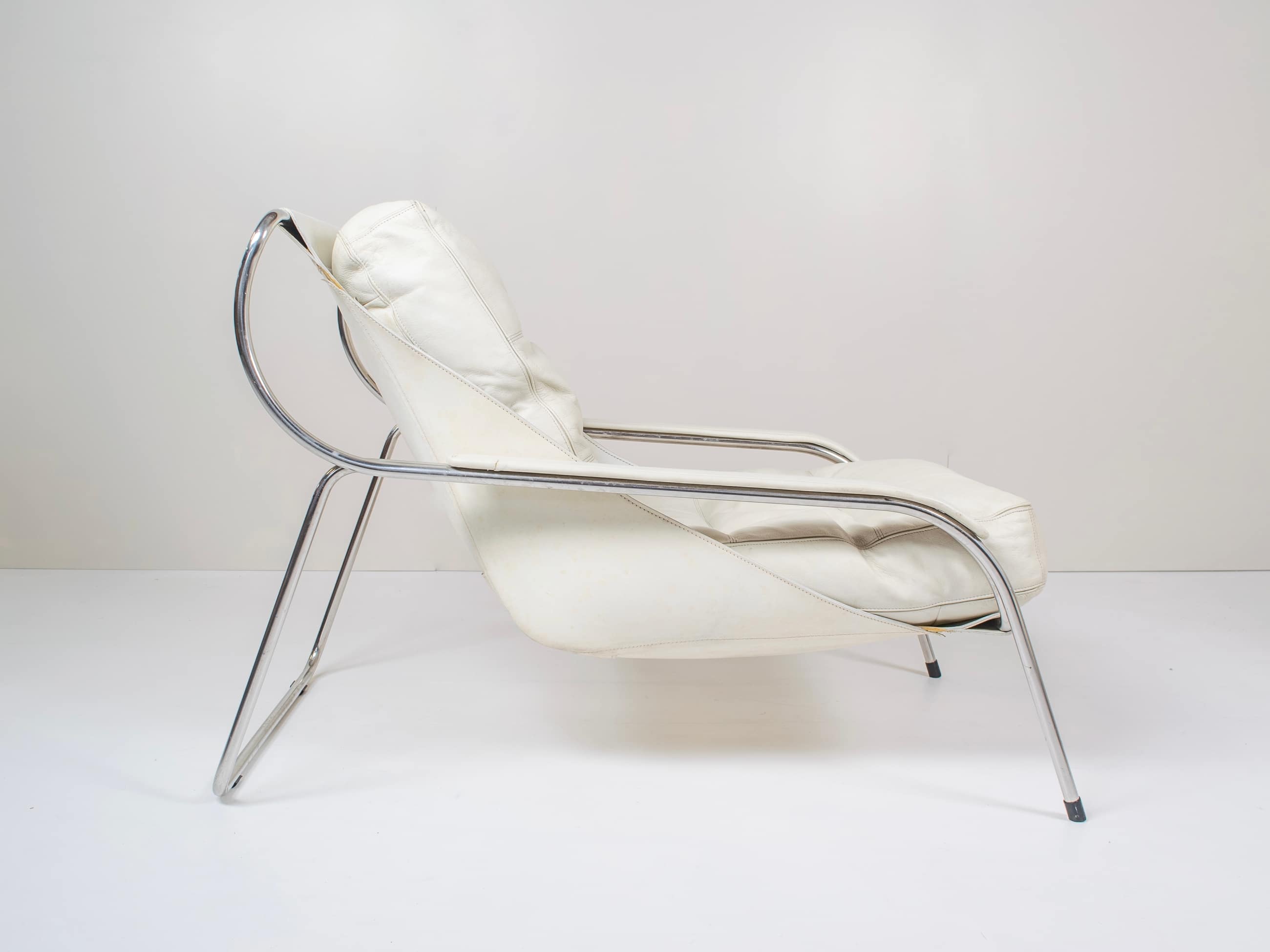 Pair of Marco Zanuso Maggiolina White Leather Chairs by Zanotta, Italy
