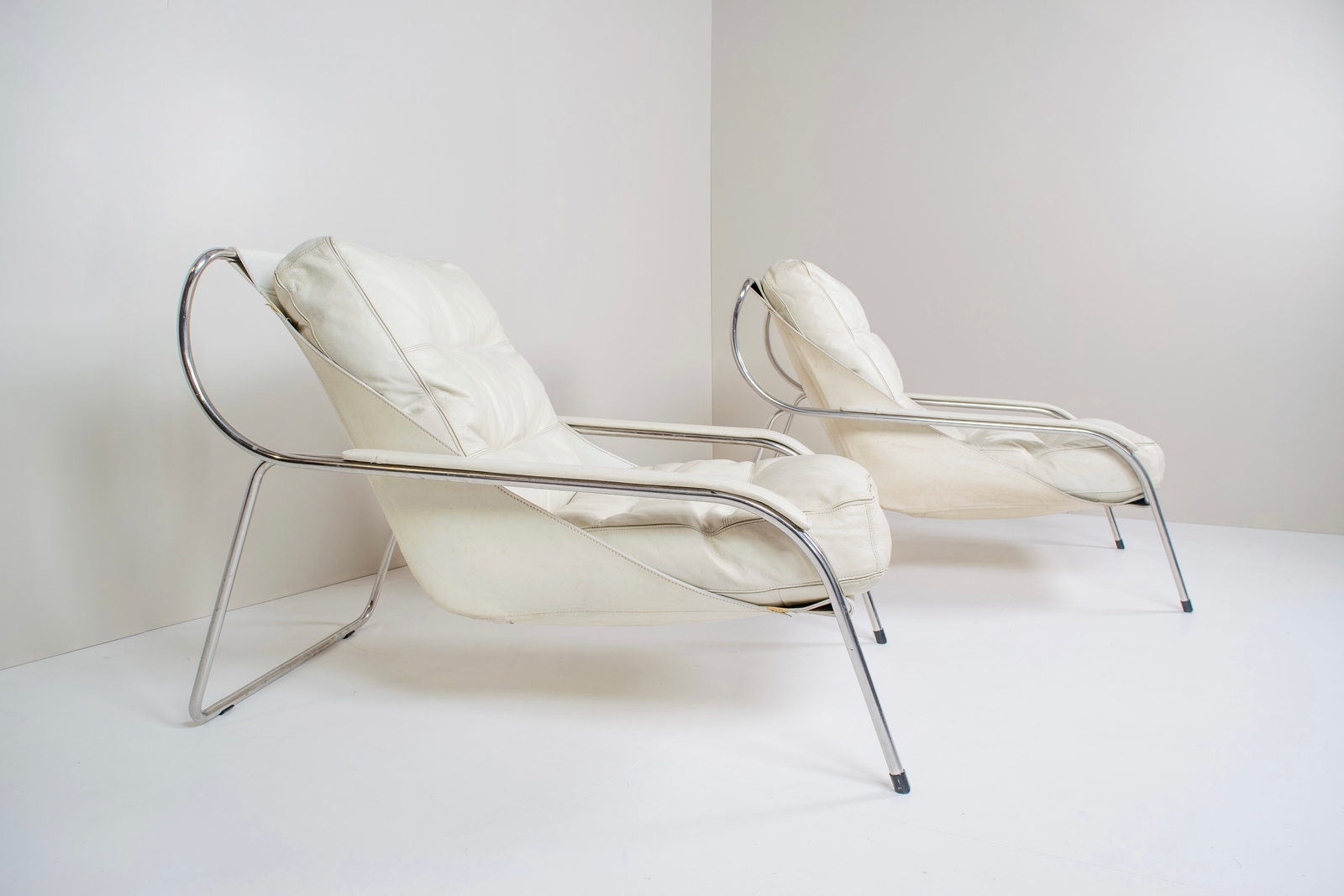 pair-of-marco-zanuso-maggiolina-white-leather-chairs-by-zanotta-italy