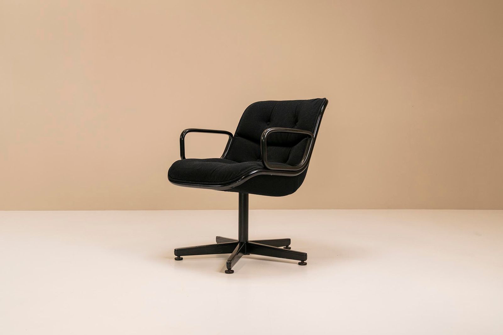 Set of 12 Executive "Pollock" Chairs by Charles Pollock for Knoll, USA