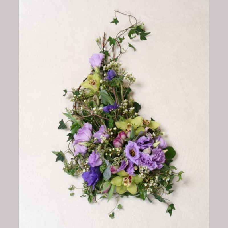 Bårebukett B002. Blomster etter ønske og årstid