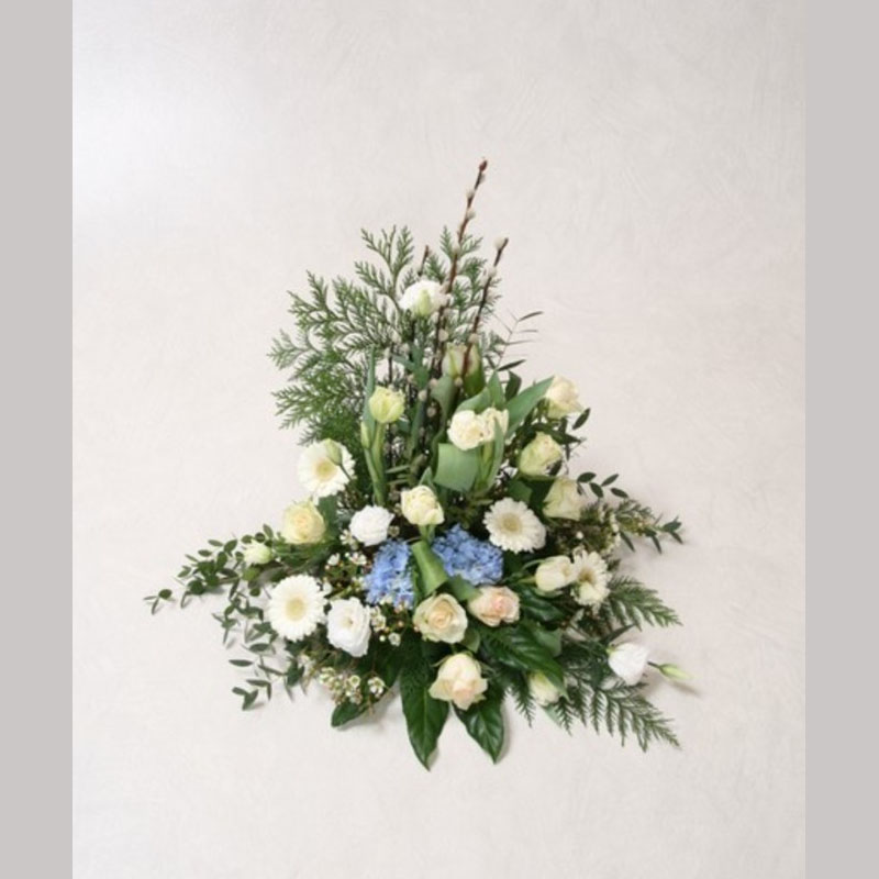 Bårebukett B005. Blomster etter ønske og årstid