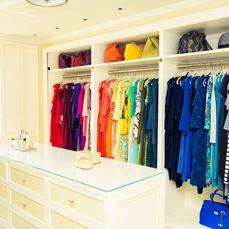 Wearing your colour palette, Organized wardrobe