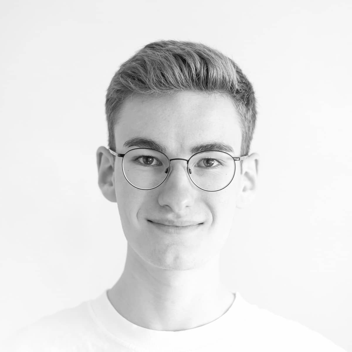 Portraitfoto von Moritz Petersen, dem Webflow Experten