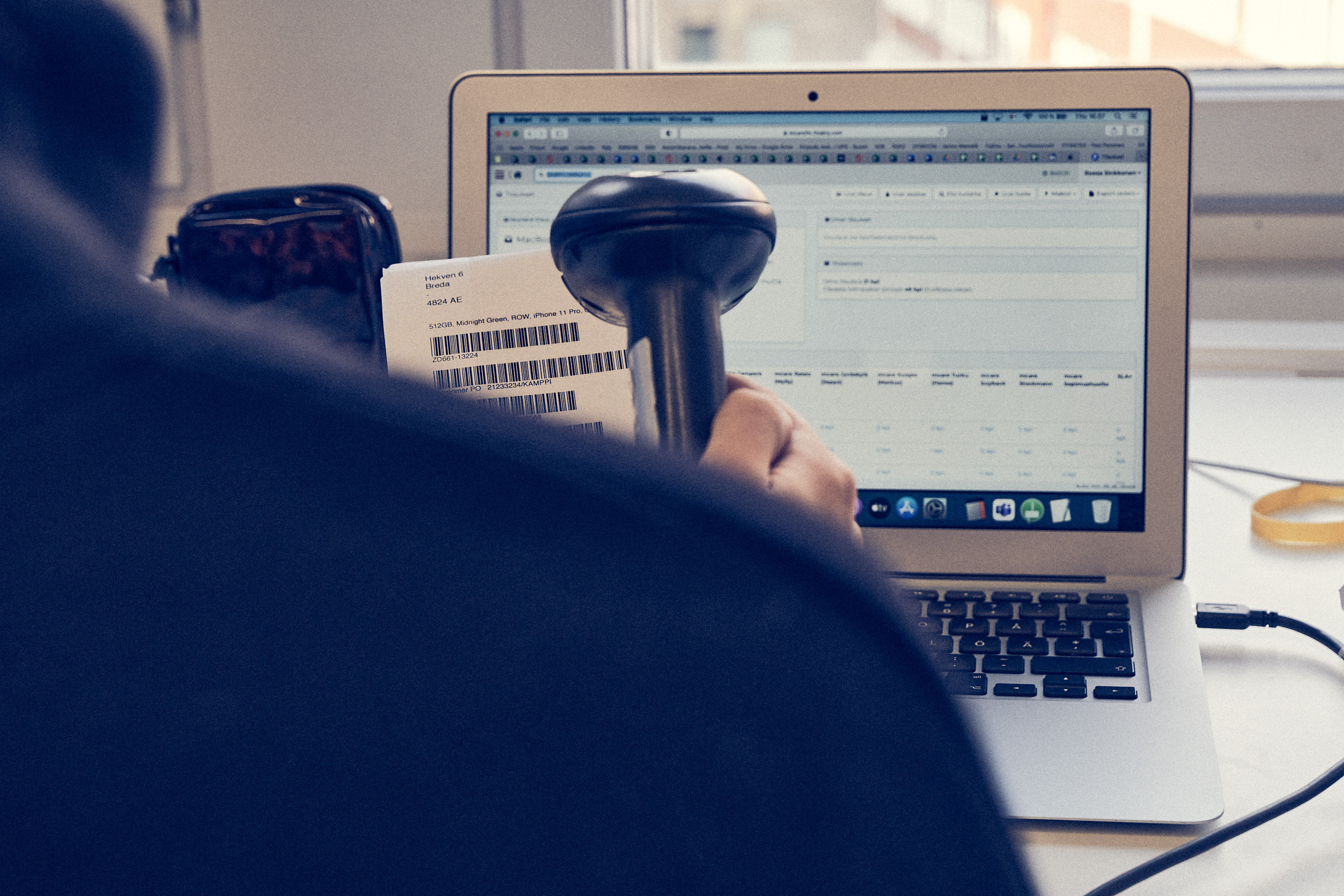 An employee printing out and scanning barcodes. Your repair workflow must help employees and technicians focus on the repair and the customers.