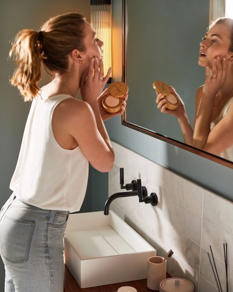 Welcome to the Era of Waterless Cosmetic