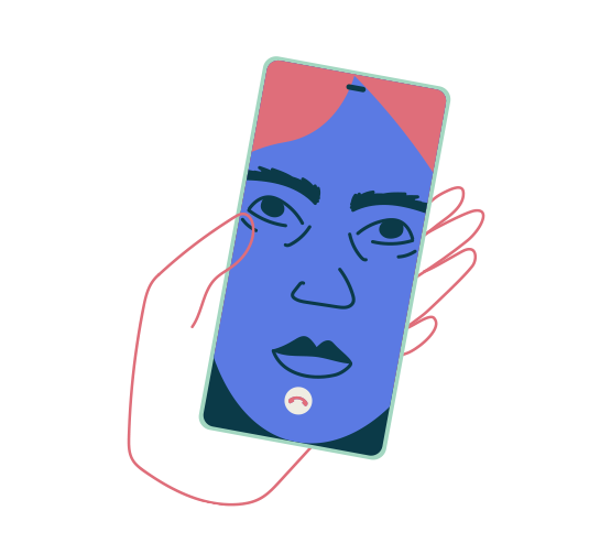 Mão segura celular com rosto de mulher na tela