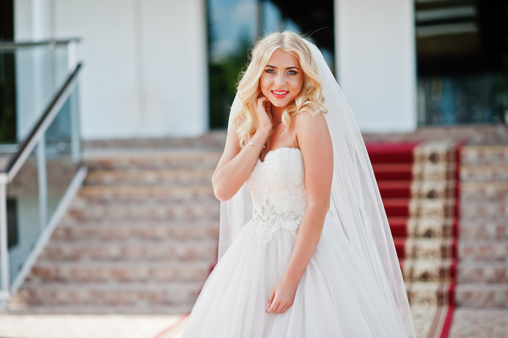 What to Know About Wedding Dress Shopping Etiquette