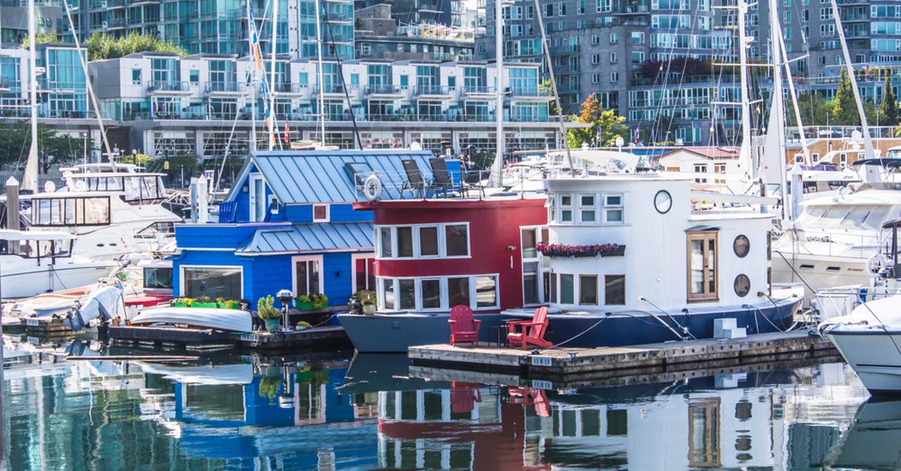 Can You Live On Your Houseboat In A Marina? LakeWizard