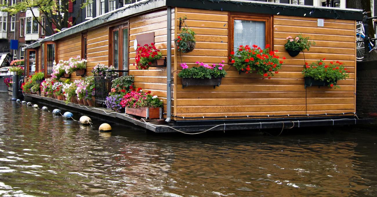 How Houseboats Float LakeWizard