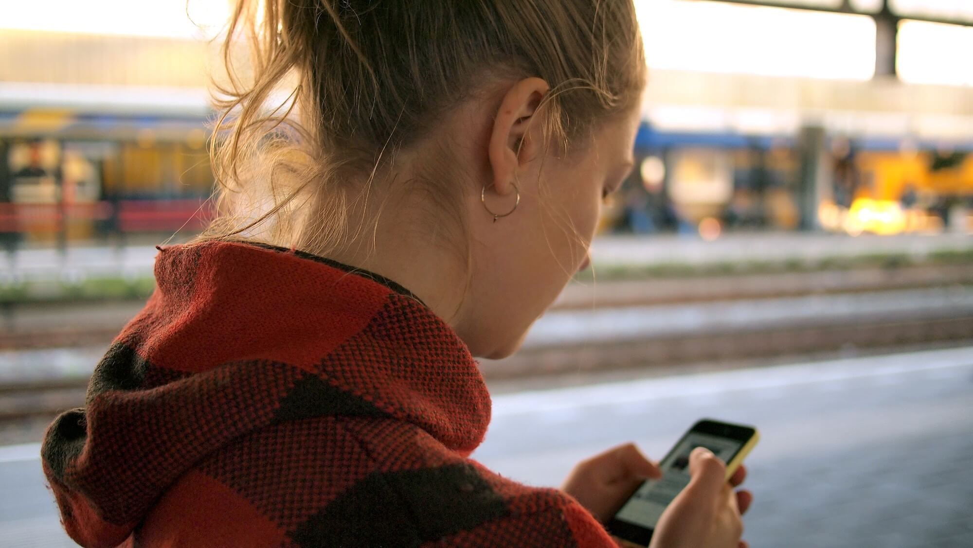 Candidates can chat in real-time