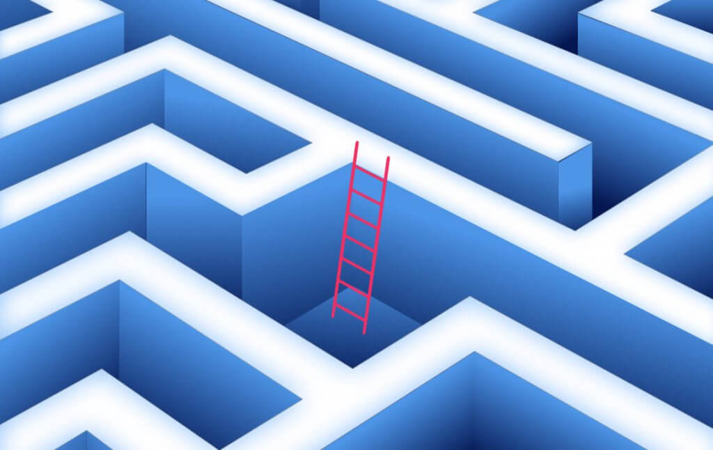 Eine Leiter, die aus dem Labyrinth des Onlinemarketings führt, um sich Übersicht zu verschaffen.