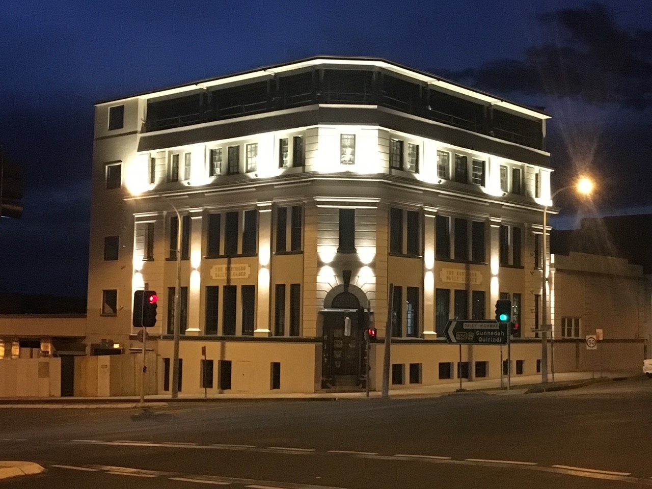 Leader Building