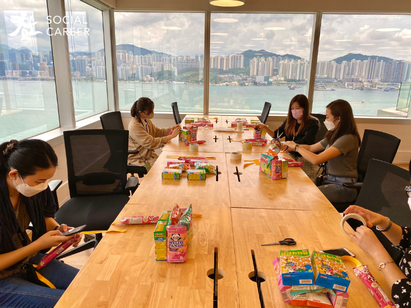 社職Social Career企業員工在午膳時間參與零食書包活動