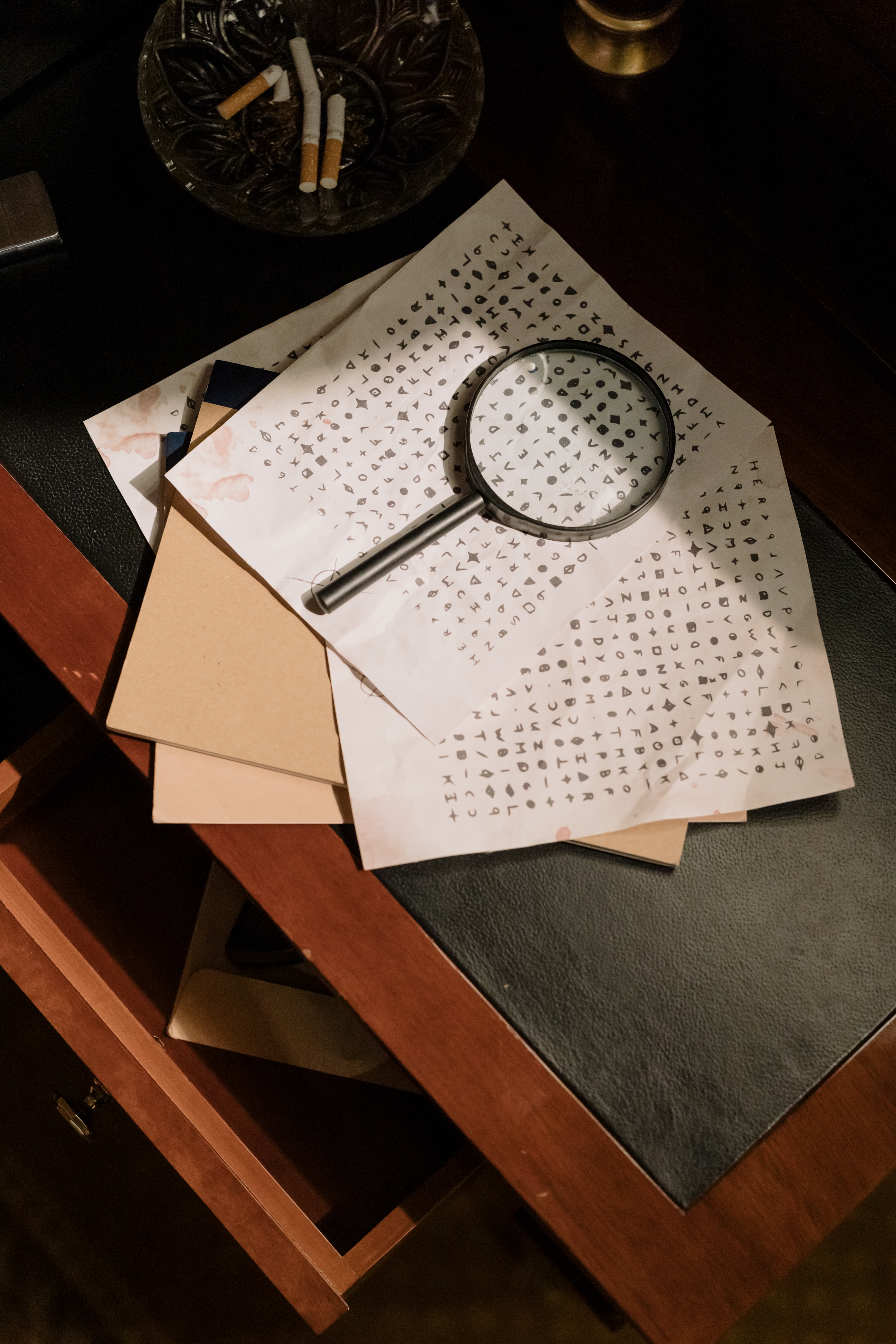 Get students to train their English language skills with the detective game