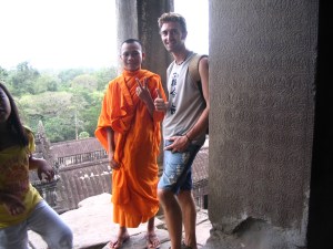 ESL teachers should learn to manage their finances well when they travel from country to country