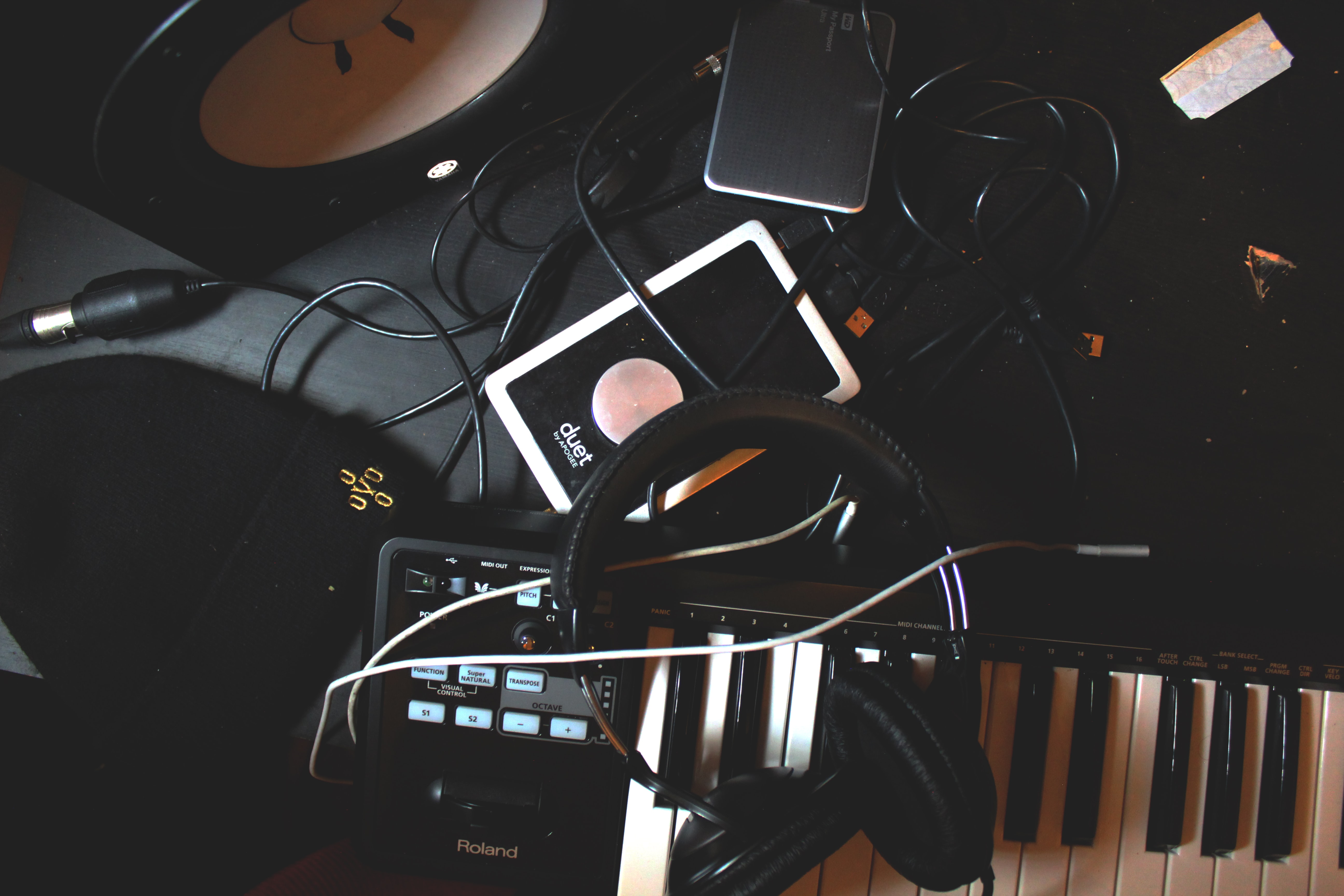keyboard and cables