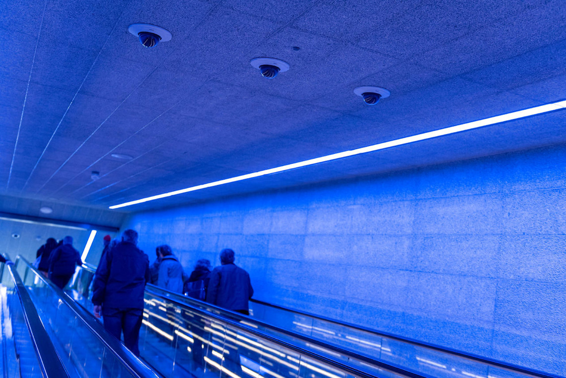 Monitoring corona compliance with video surveillance cameras