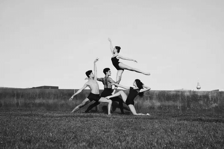 Human sculpture simulating ballet poses in Regierungsviertel, Berlin.