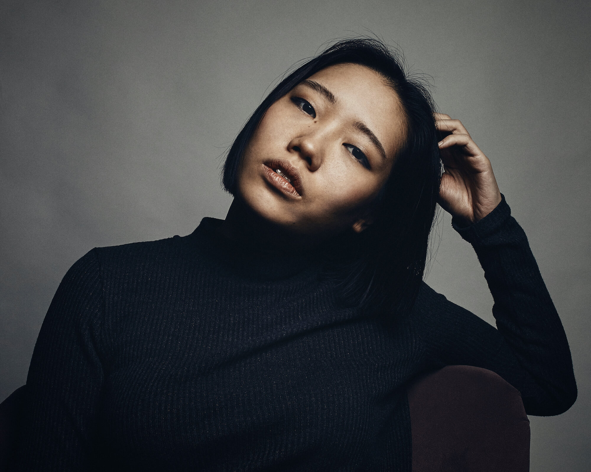 Portrait of Asian woman with harsh shadows by portrait photographer Daniel Cati