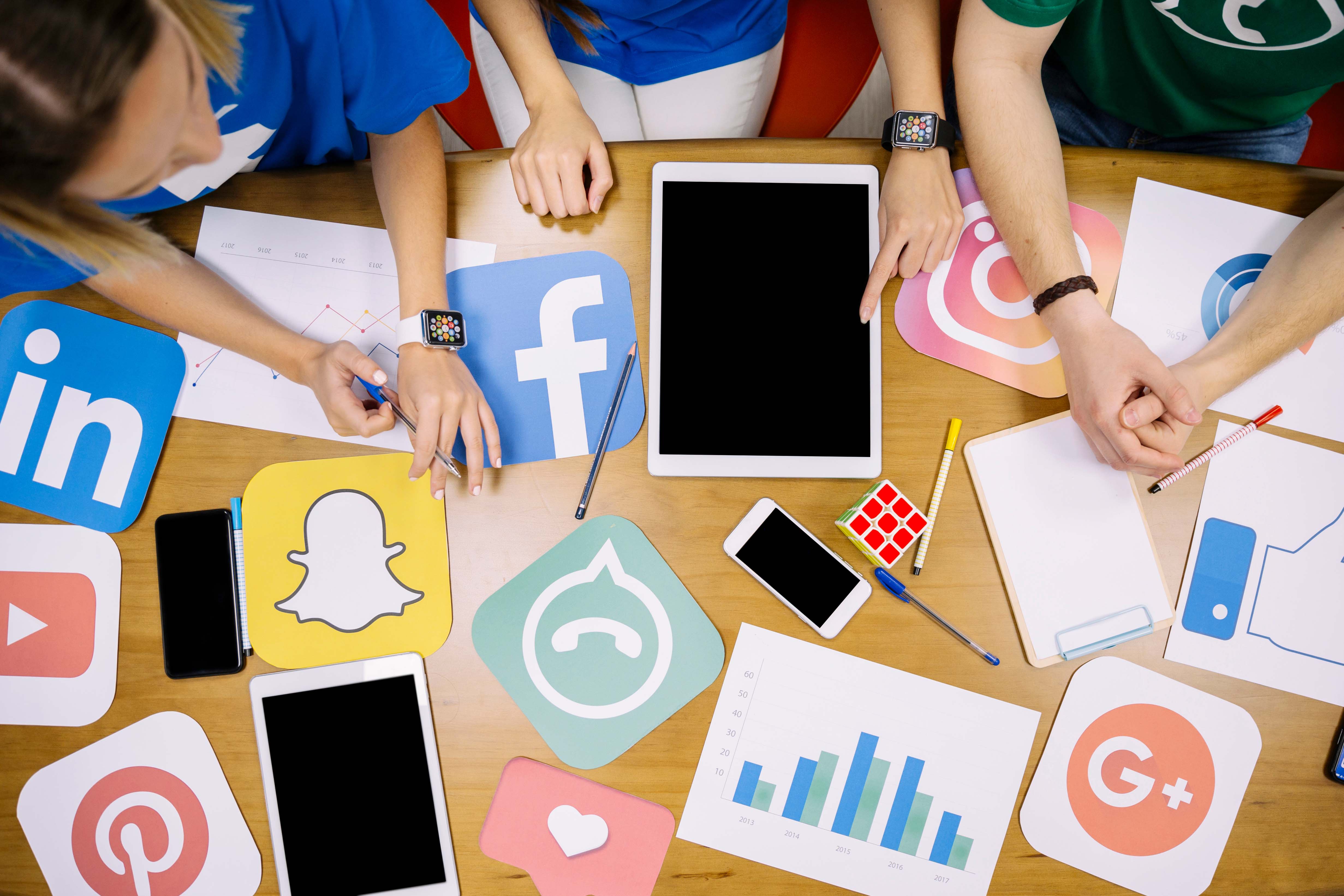 social_media_tablet