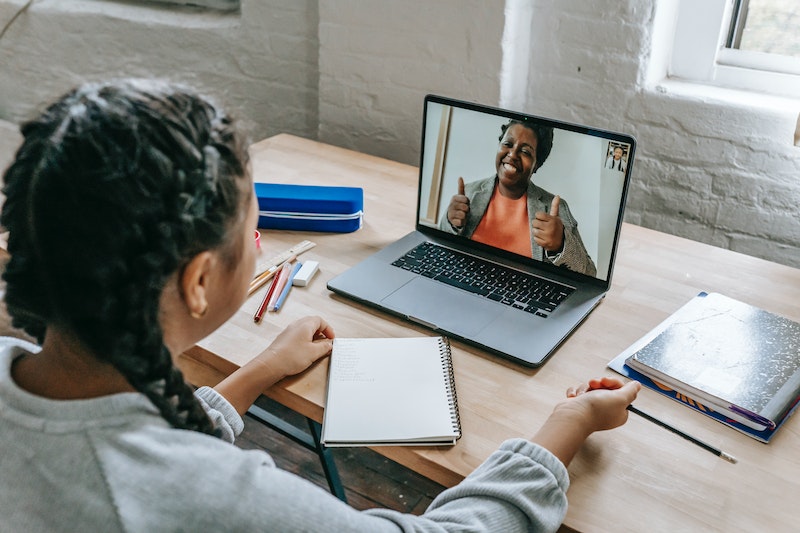 A Girl is taking online couses through her pc