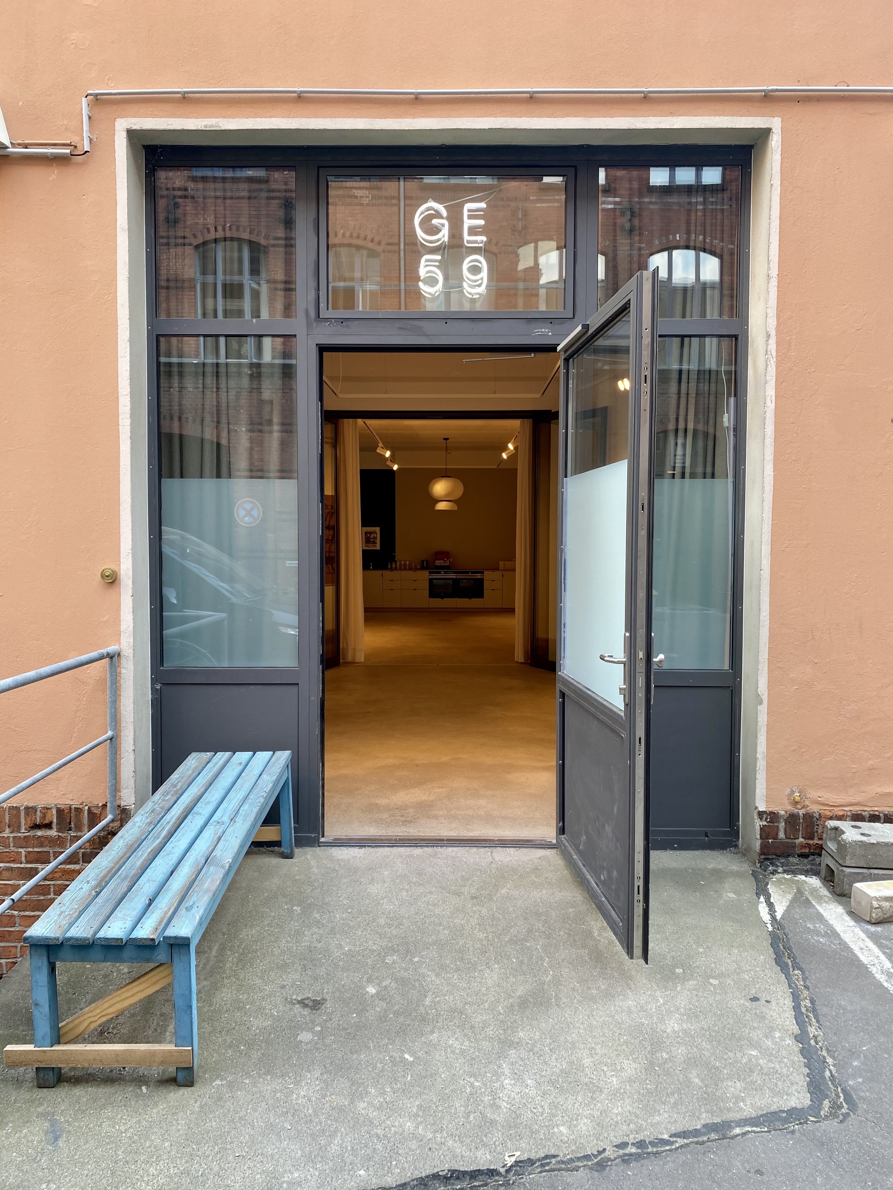 Außenansicht des Eingangs zur Galerie GE59