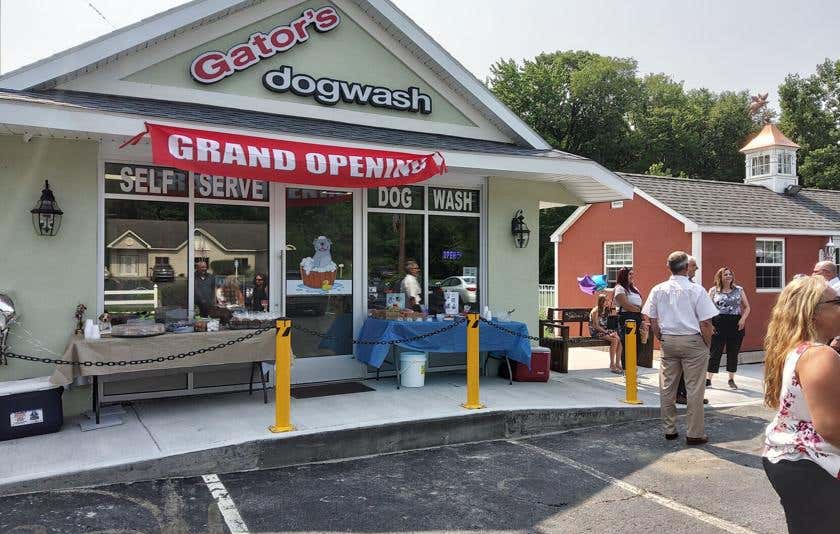 Gator's Barks n Bubbles Self-Service Dog Wash hosts grand opening in Burnt Hills