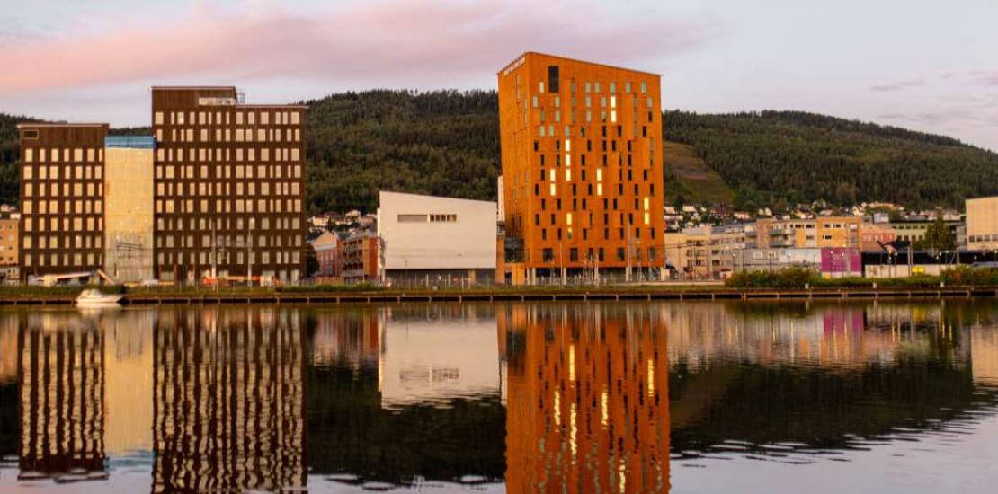 Drammen stasjon i solnedgang