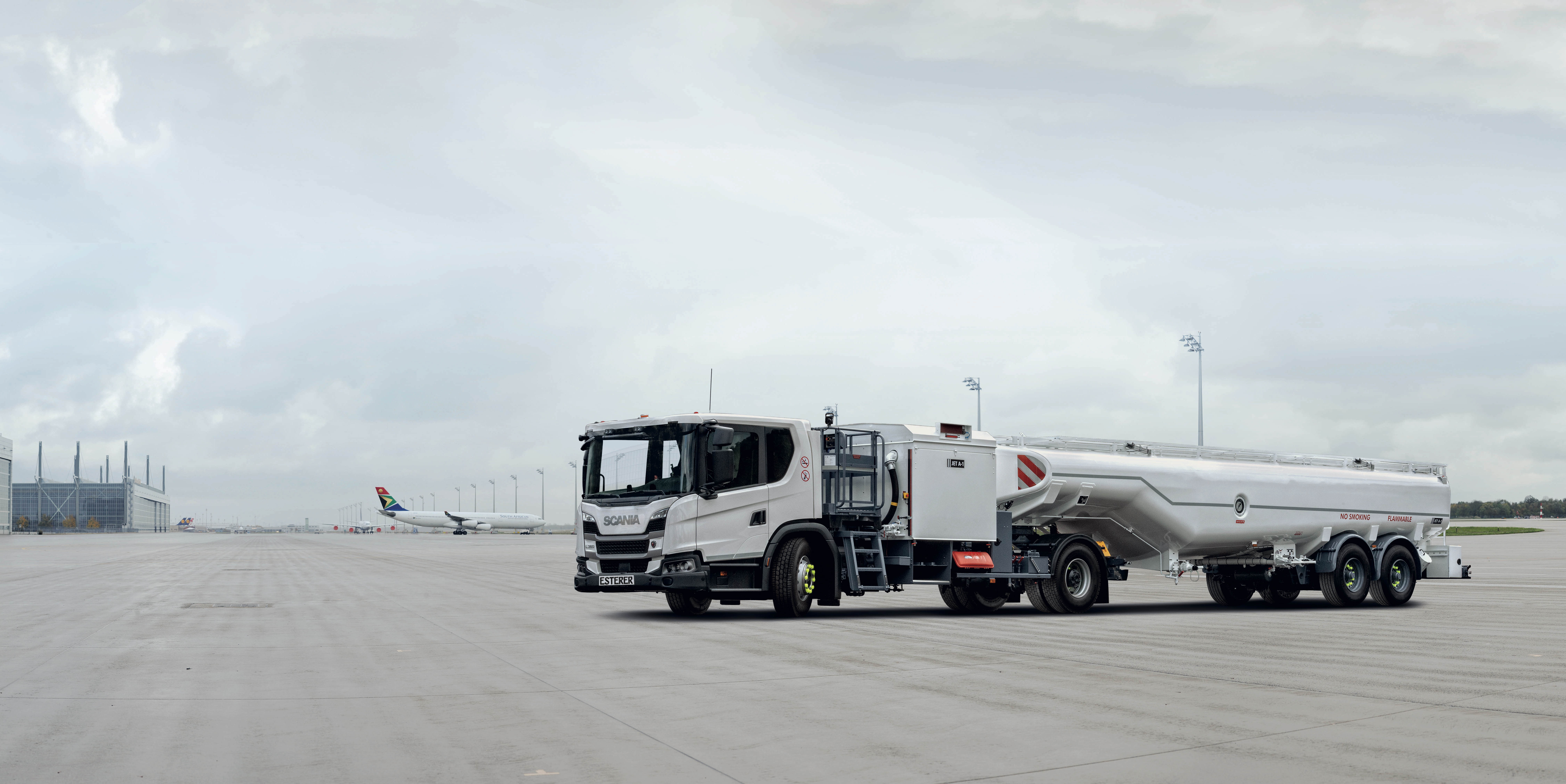 Flugfeld Tanksattel Esterer Fahrzeugaufbauten