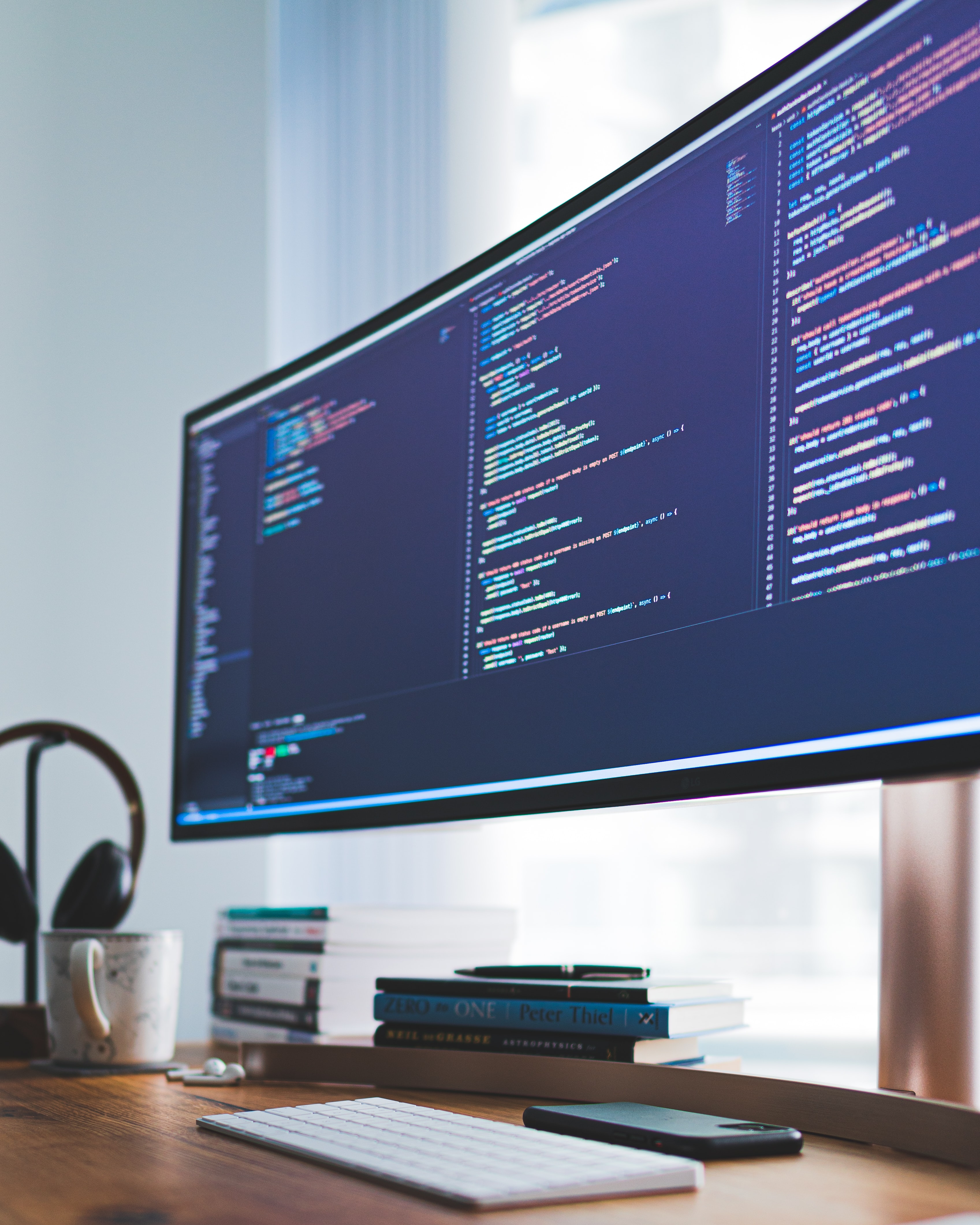 Monitor mit Programmcode Zeilen