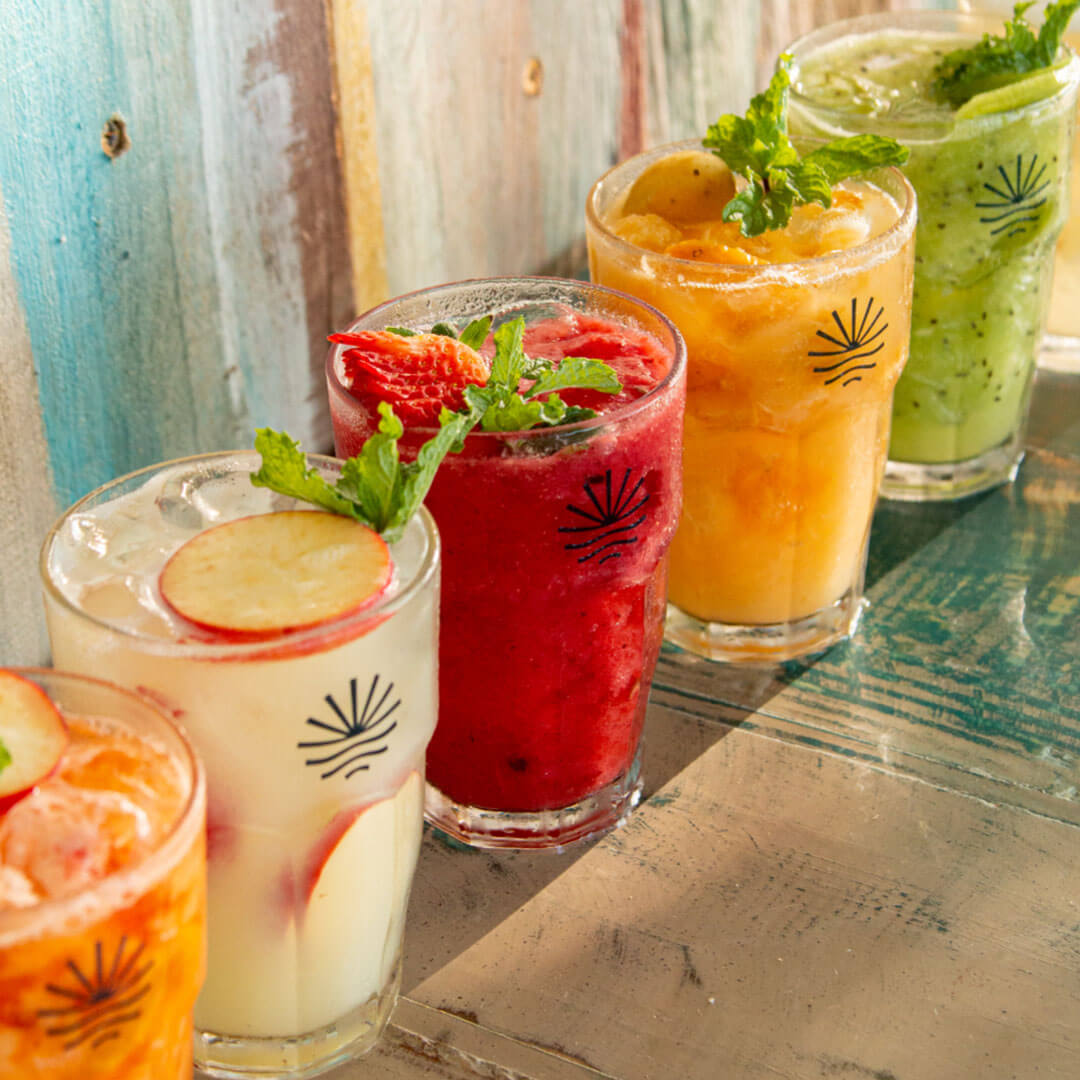 Morango | Limão | Kiwi | Caju | Seriguela | Cajá. (Vodka nacional e fruta).
