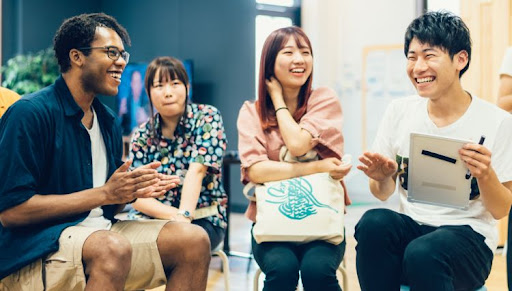 日本人留学生たちとクラスメイト