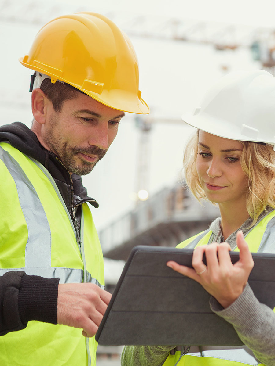 Two field workers using Mobile GIS