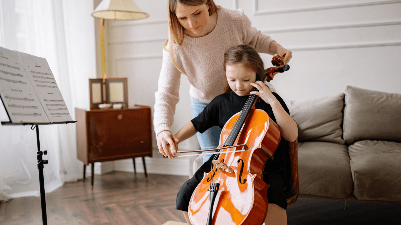 private cello lesson with tutor and student