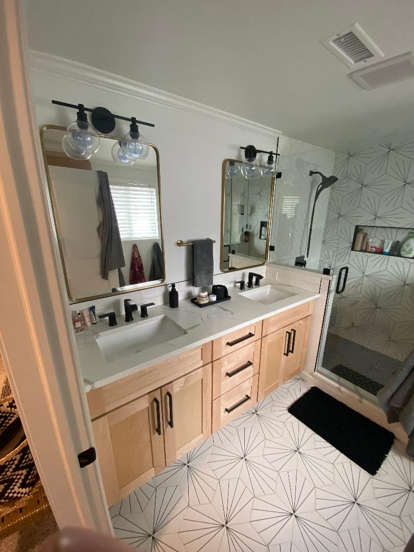 Bathroom Helene