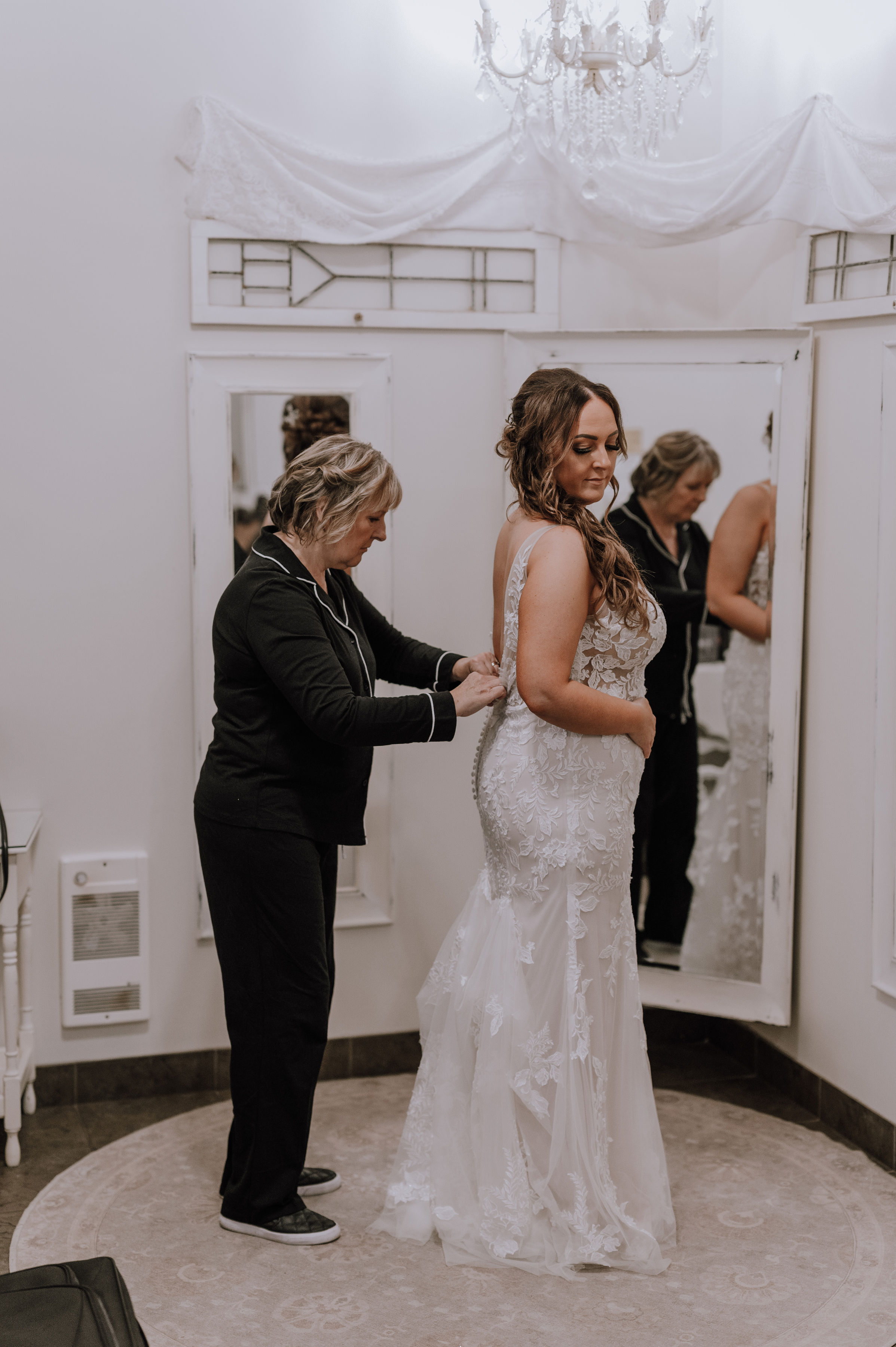 bride getting ready in the bridal suite