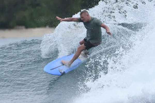 surfing turn
