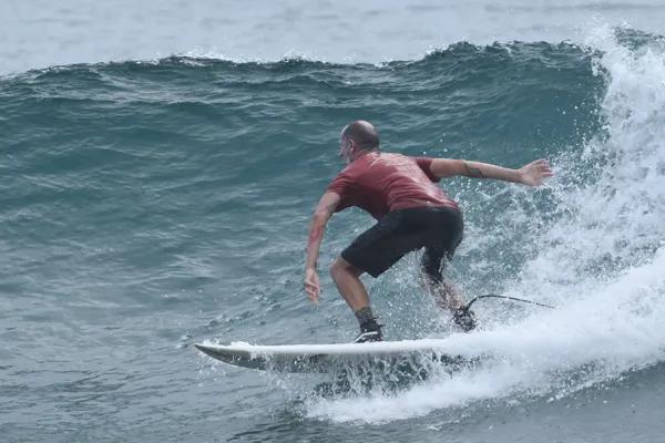 fix your bad surfing habits - pooman stance
