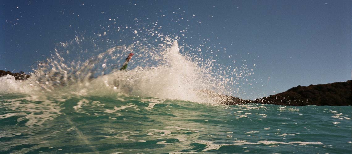 Back foot surfing placement