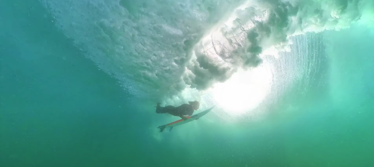 duckdiving surfer
