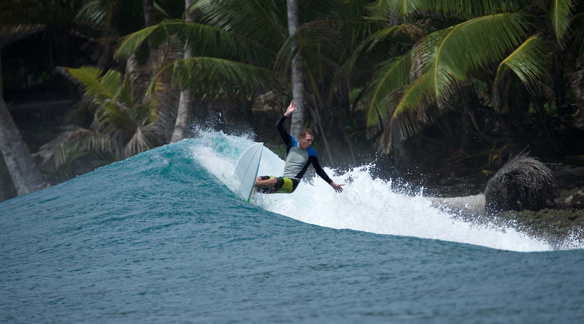 Bosu surfer