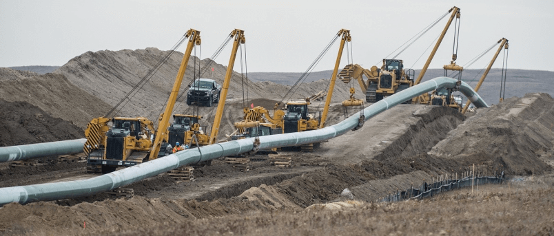 Big pipeline work with cranes
