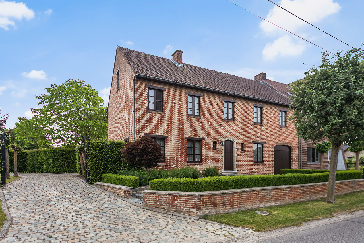 Zicht op de voorzijde van de villa te Bolderberg