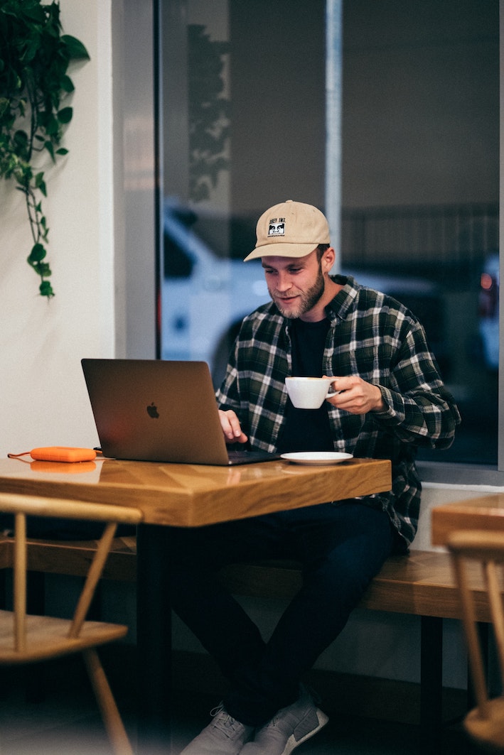 All You Need to Know About Desk Sharing - 7 Advantages