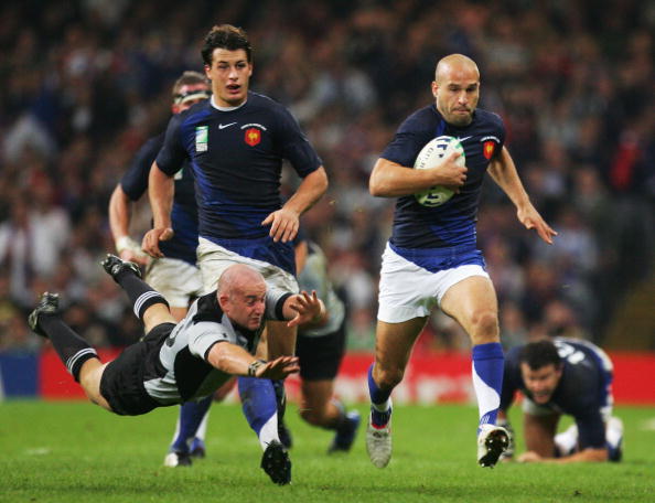 Frederic Michalak of France breaks clear of the despairing tackle of Brendon Leonard of New Zealand during the Quarter Final of the Rugby World Cup 2007 match between New Zealand and France at the Millennium Stadium on October 6, 2007 in Cardiff, United Kingdom. (Photo by Laurence Griffiths/Getty Images)