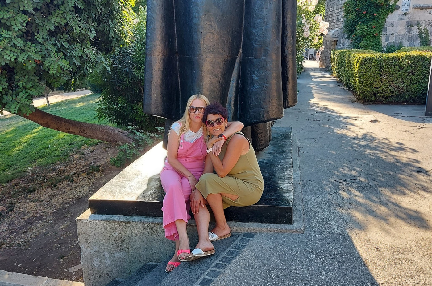 prijateljice koje se bore s rakom dojke kojima su umrle prijateljice zagrljaj ljubav prijateljstvo