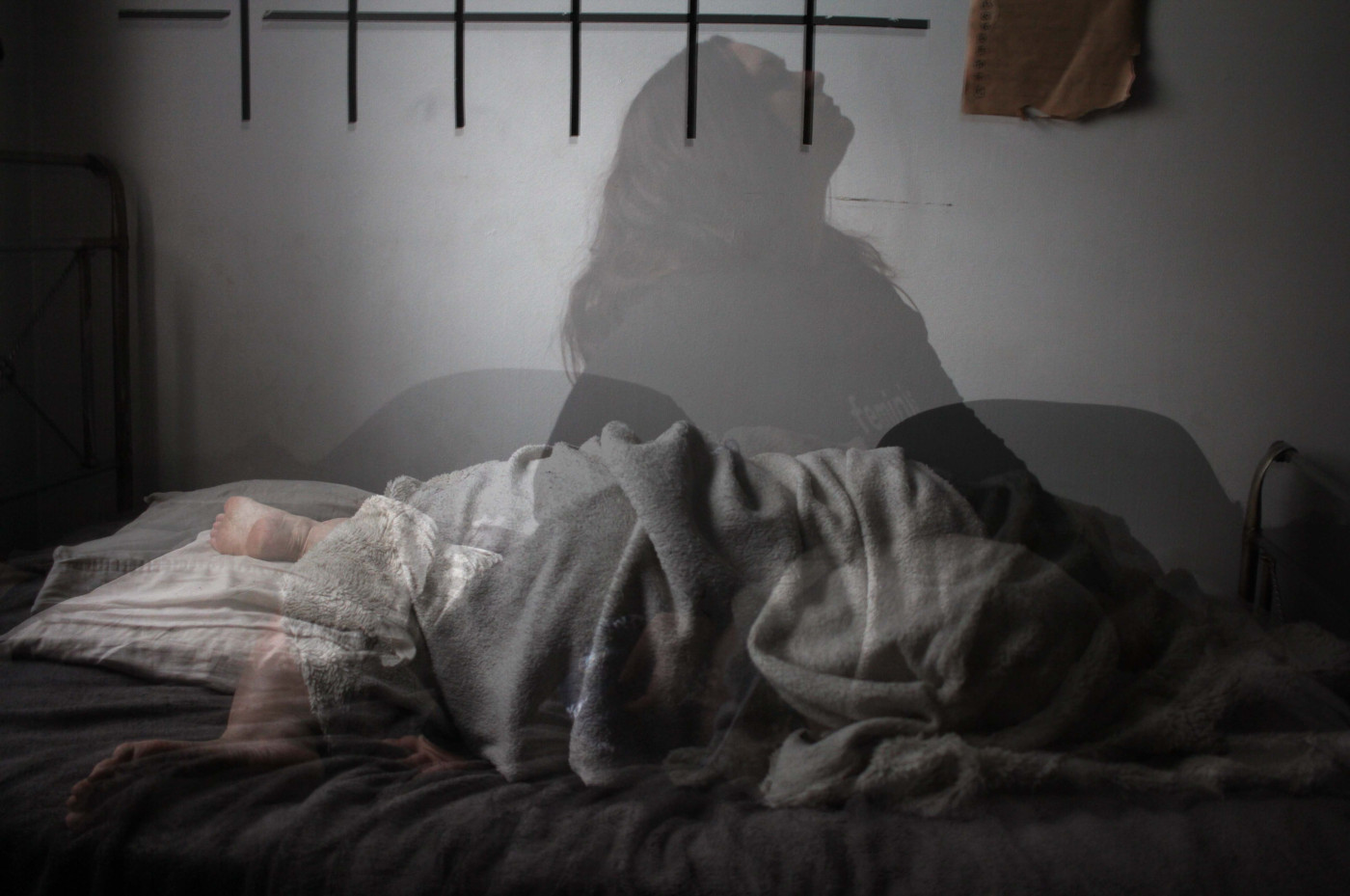žena koja zbog liječenja raka dojke i menopauze ima problema sa nesanicom umorom i često se budi